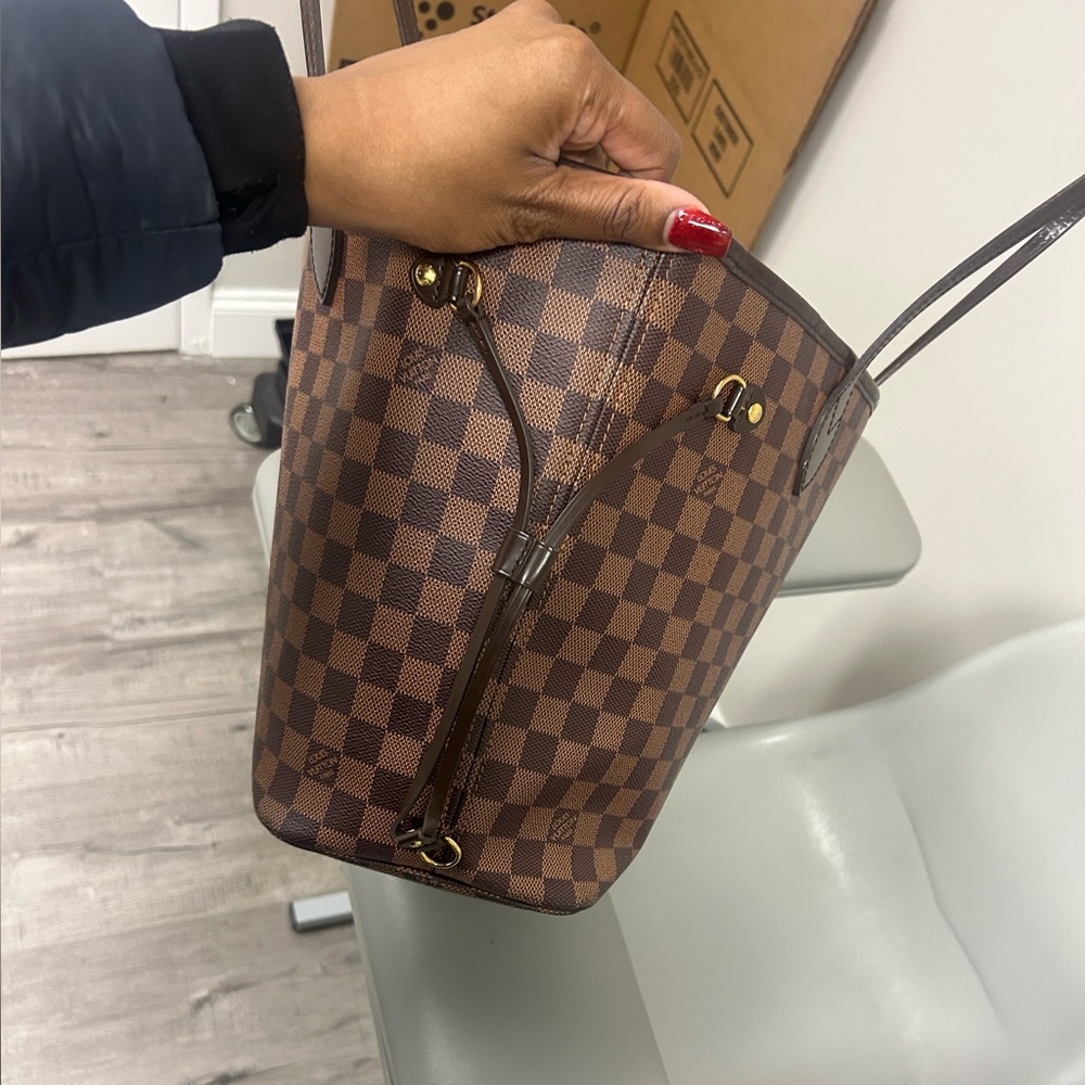 Louis Vuitton Brown Checkered Tote with Red Interior - Picture 7 of 10